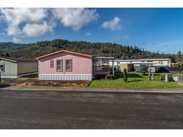 104 WILLAMINA Ln, Roseburg, OR 97470
