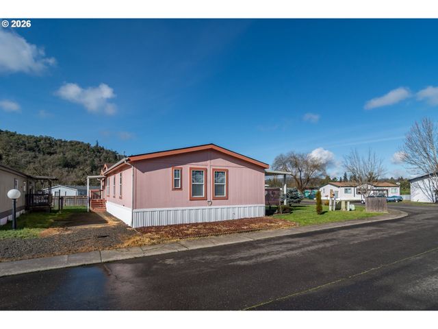 104 WILLAMINA Ln, Roseburg, OR 97470