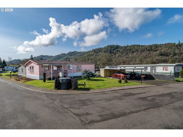 104 WILLAMINA Ln, Roseburg, OR 97470