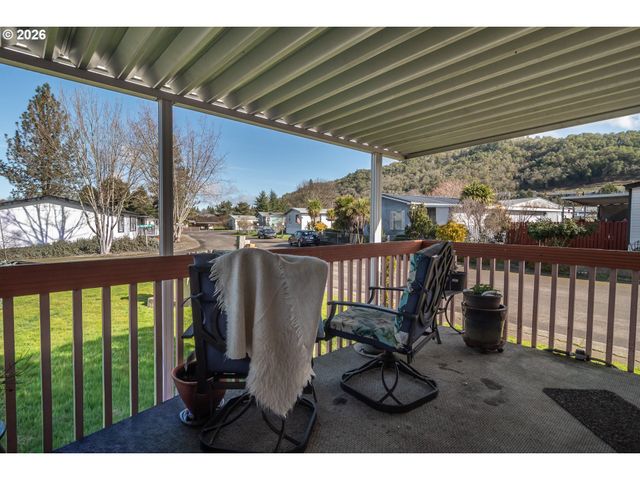 104 WILLAMINA Ln, Roseburg, OR 97470