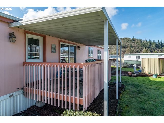 104 WILLAMINA Ln, Roseburg, OR 97470