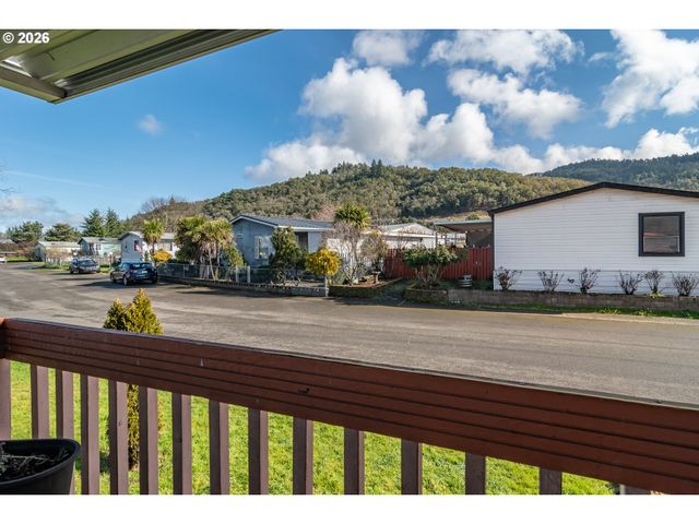 104 WILLAMINA Ln, Roseburg, OR 97470