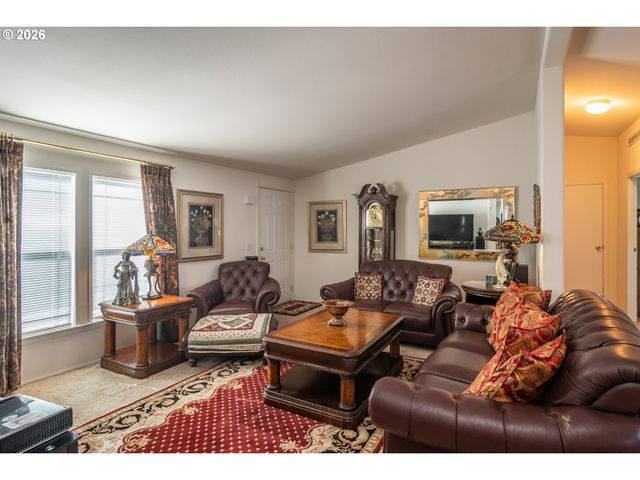 104 WILLAMINA Ln, Roseburg, OR 97470