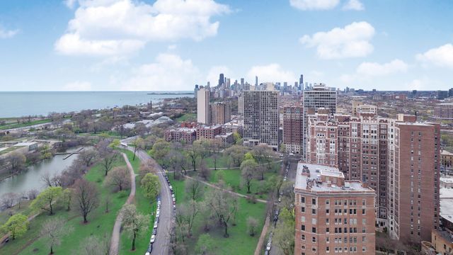 2500 N Lakeview Avenue 3001, Chicago, IL 60614