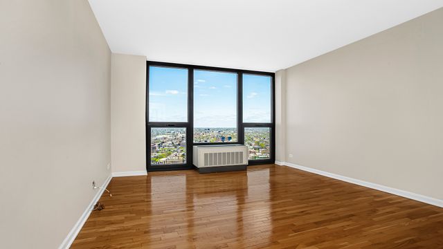 2500 N Lakeview Avenue 3001, Chicago, IL 60614