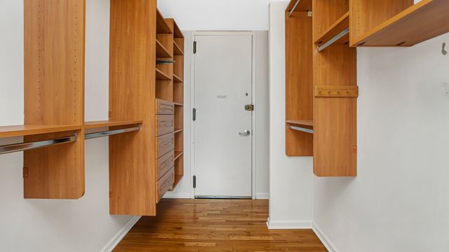 2500 N Lakeview Avenue 3001, Chicago, IL 60614