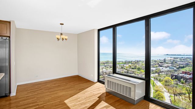 2500 N Lakeview Avenue 3001, Chicago, IL 60614