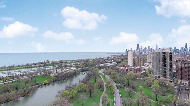 2500 N Lakeview Avenue 3001, Chicago, IL 60614