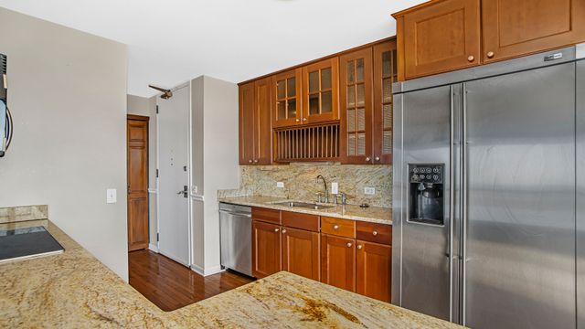 2500 N Lakeview Avenue 3001, Chicago, IL 60614