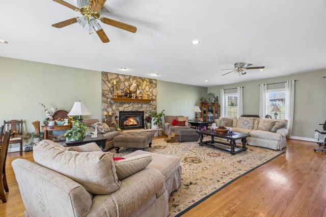 2025 Grandview Dr, Greenbrier, TN 37073