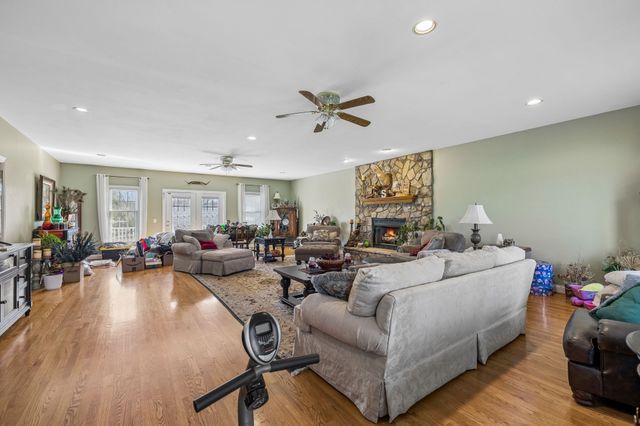 2025 Grandview Dr, Greenbrier, TN 37073