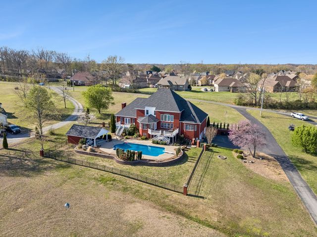 2025 Grandview Dr, Greenbrier, TN 37073