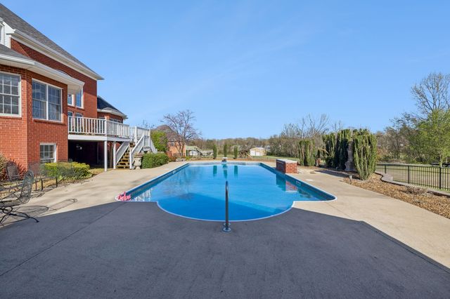 2025 Grandview Dr, Greenbrier, TN 37073