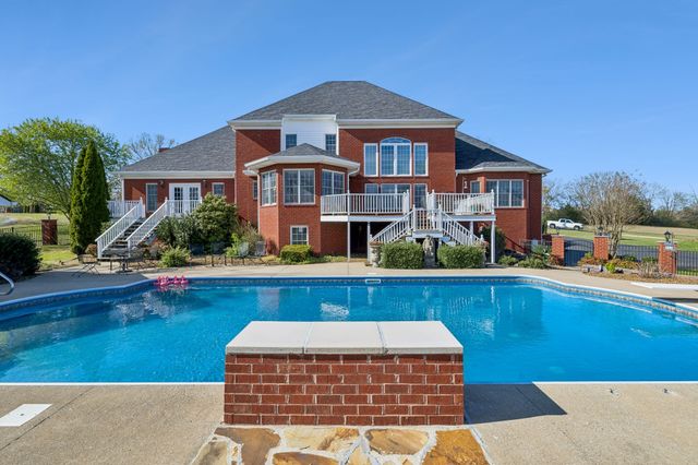 2025 Grandview Dr, Greenbrier, TN 37073