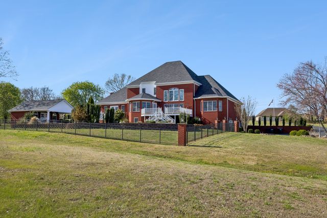 2025 Grandview Dr, Greenbrier, TN 37073