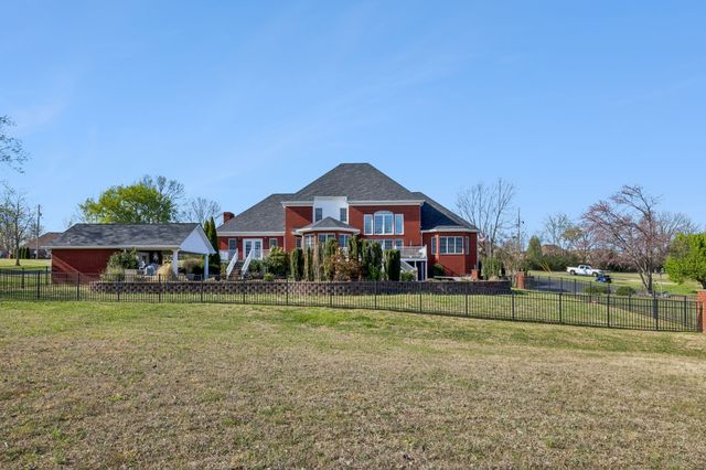 2025 Grandview Dr, Greenbrier, TN 37073