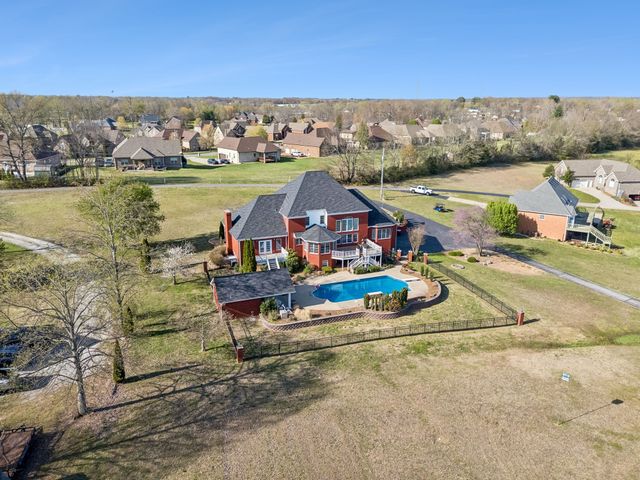 2025 Grandview Dr, Greenbrier, TN 37073