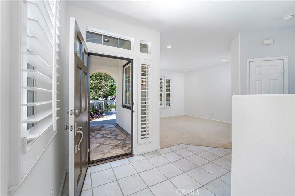 Image 10 of property listing at 14 Paseo Vecino, Rancho Santa Margarita, CA 92688