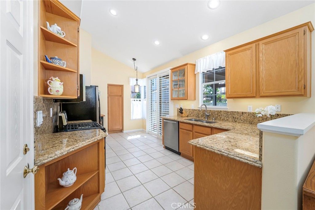 Image 11 of property listing at 14 Paseo Vecino, Rancho Santa Margarita, CA 92688