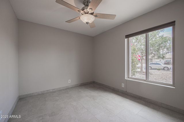 542 W PAMPA Avenue, Mesa, AZ 85210