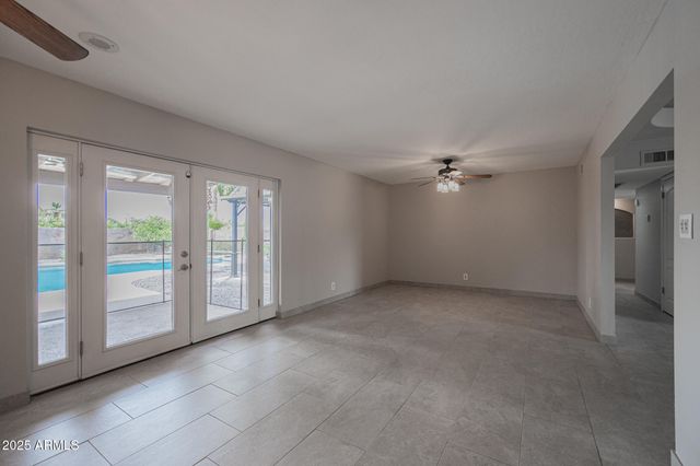 542 W PAMPA Avenue, Mesa, AZ 85210