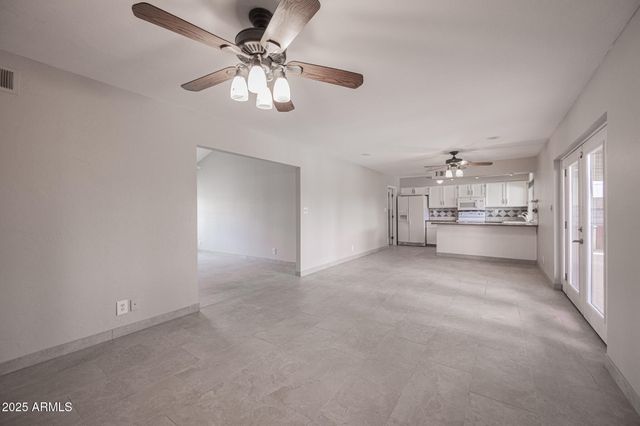 542 W PAMPA Avenue, Mesa, AZ 85210