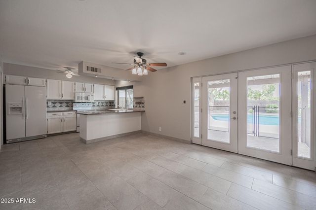542 W PAMPA Avenue, Mesa, AZ 85210