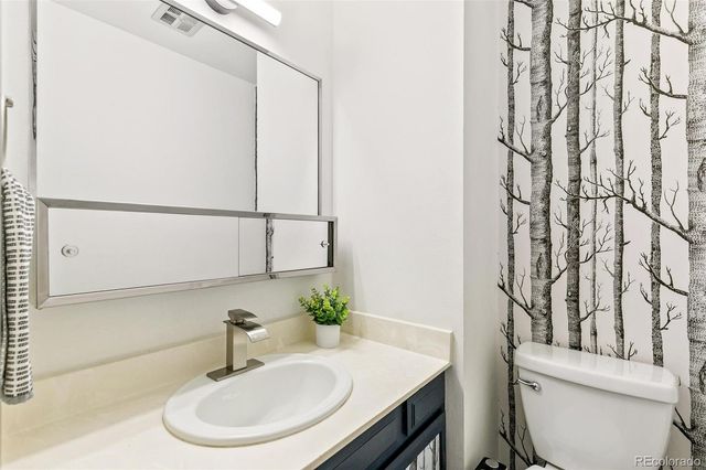 143 Oakland Court, Aurora, CO 80011