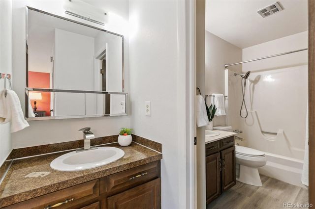 143 Oakland Court, Aurora, CO 80011