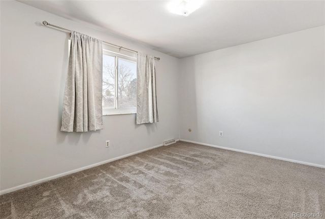 143 Oakland Court, Aurora, CO 80011