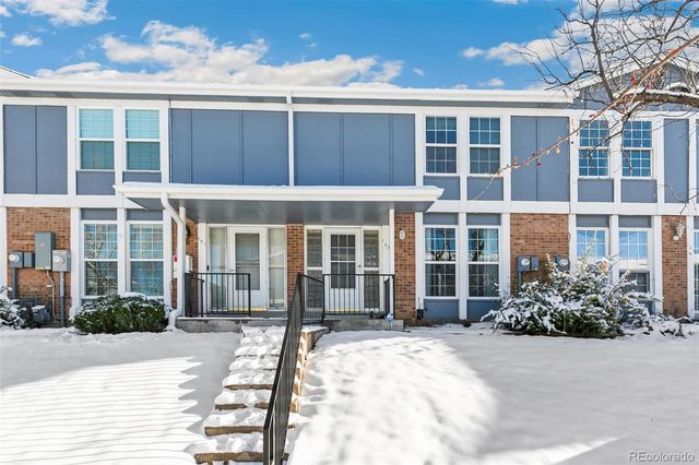 143 Oakland Court, Aurora, CO 80011