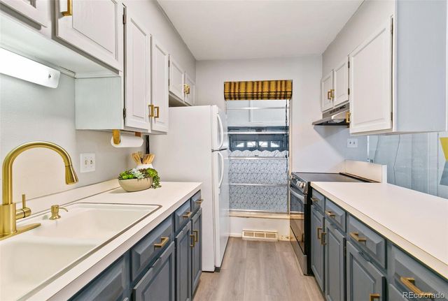 143 Oakland Court, Aurora, CO 80011