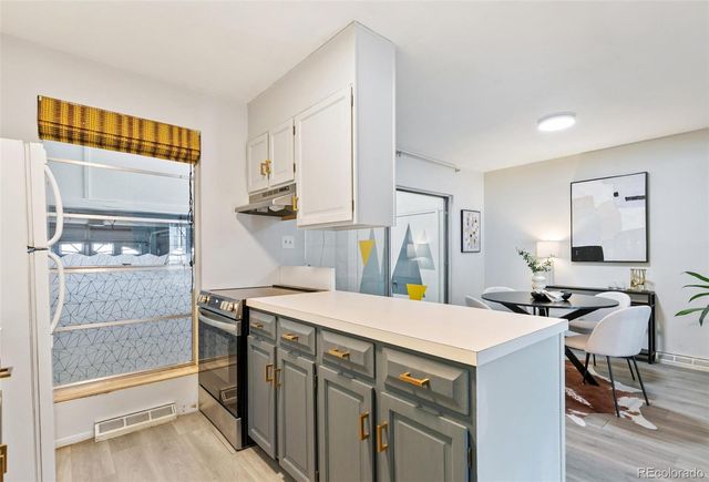 143 Oakland Court, Aurora, CO 80011