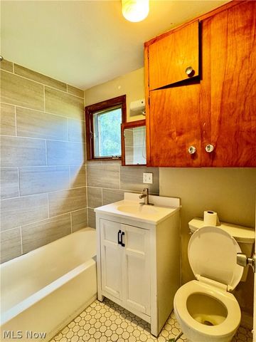 548 Winans Avenue, Akron, OH 44306