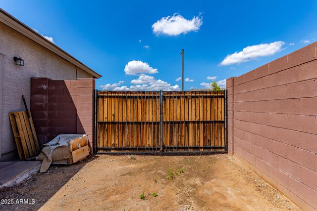 16221 W PRICKLY PEAR Trail, Surprise, AZ 85387