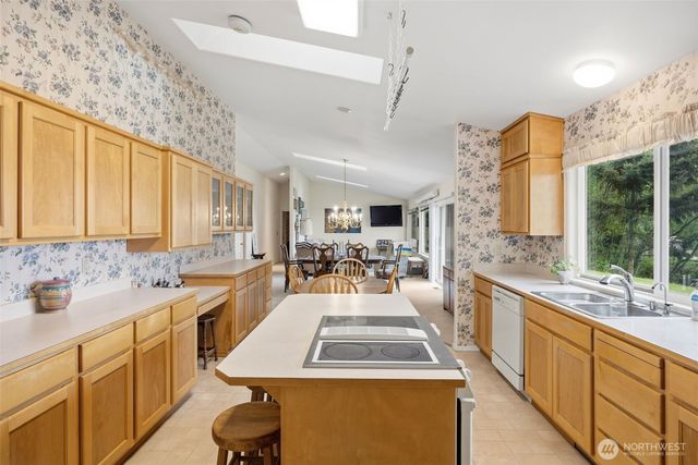 99 W Cross Island Road, Camano Island, WA 98282