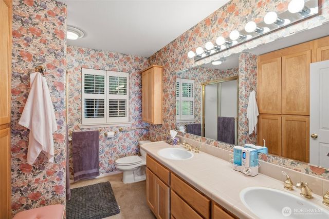 99 W Cross Island Road, Camano Island, WA 98282