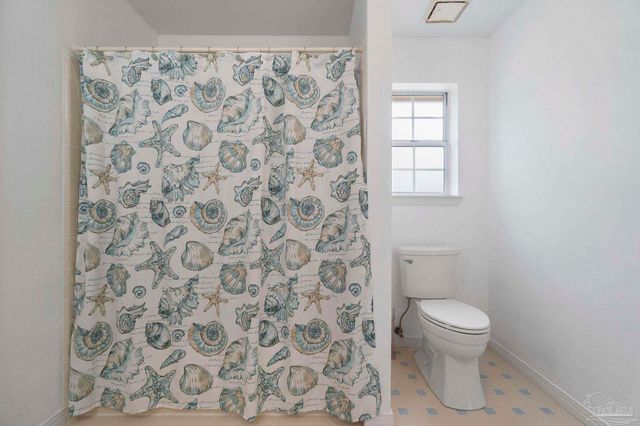 2840 Semoran Ct, Pensacola, FL 32503