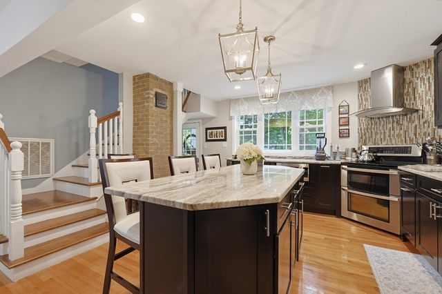 38 Dexter Ave., Seekonk, MA 02771