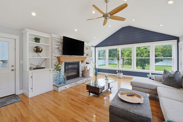 38 Dexter Ave., Seekonk, MA 02771