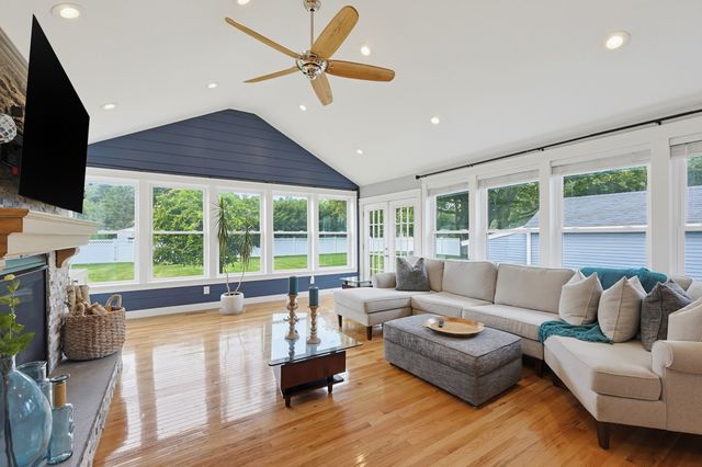 38 Dexter Ave., Seekonk, MA 02771