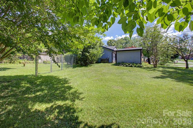 11 Waddell Street, Weaverville, NC 28787