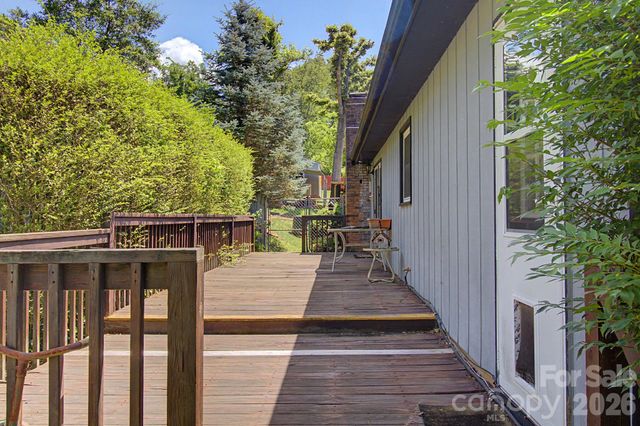 11 Waddell Street, Weaverville, NC 28787
