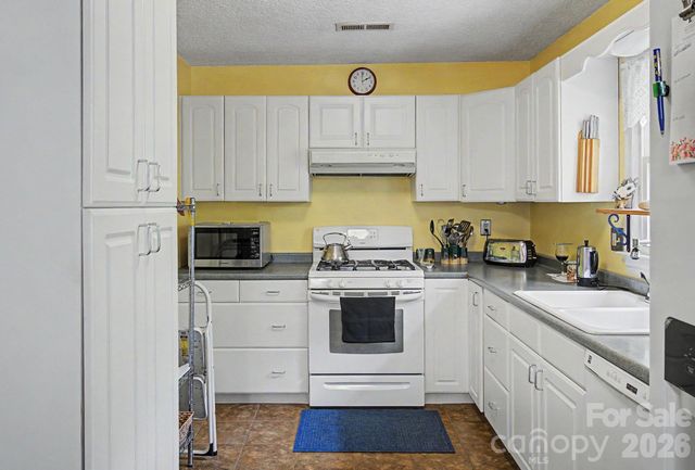 11 Waddell Street, Weaverville, NC 28787