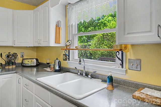 11 Waddell Street, Weaverville, NC 28787
