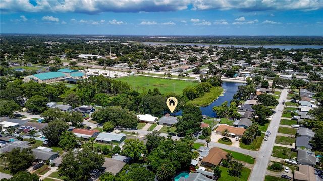 8879 LAKEWOOD DRIVE, Seminole, FL 33772