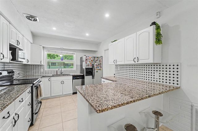 8879 LAKEWOOD DRIVE, Seminole, FL 33772