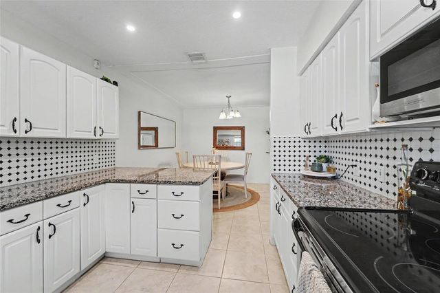 8879 LAKEWOOD DRIVE, Seminole, FL 33772