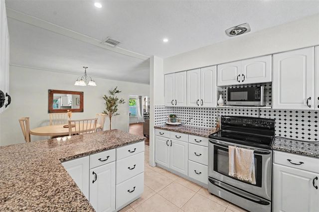 8879 LAKEWOOD DRIVE, Seminole, FL 33772