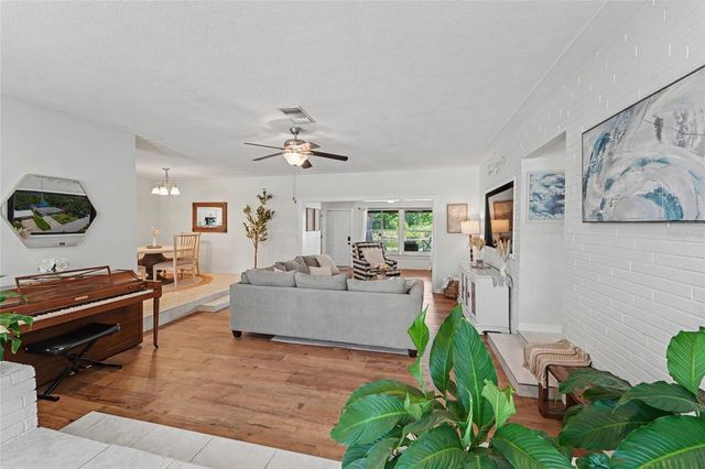 8879 LAKEWOOD DRIVE, Seminole, FL 33772